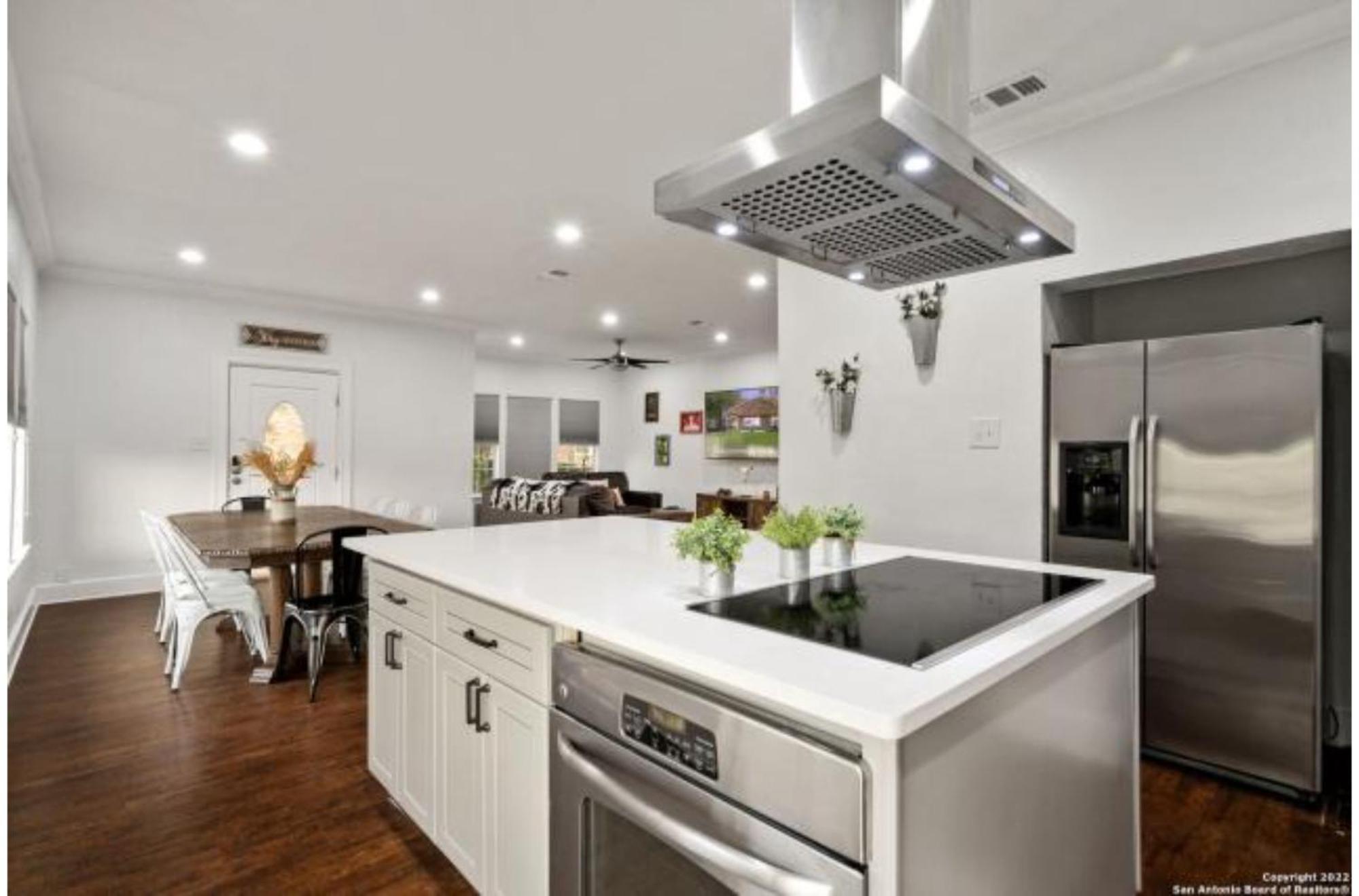 Experience Serenity In A 4Br3Ba Downtown Home سان أنطونيو المظهر الخارجي الصورة
